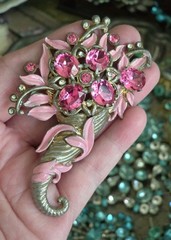Lovely Vintage Pot Metal 1930s Cornucopia Pink Glass Brooch