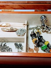 Jewelry Trinket Hinged Box W/ 8 Piece Jewelry Lot Vintage Modern Costume