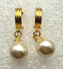 Carolee Gold Tone Faux Pearl Teardrop Hoop Drop Earrings 1.5 In Vintage