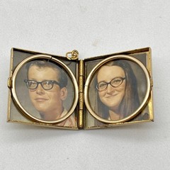 Vintage Photo Locket Pendant Gold Tone Deer Opens with Pics 1.25″