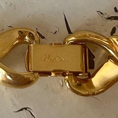 Napier Gold Tone Interlocking Loop Link Bracelet 8 Inch Fold Over Clasp Signed
