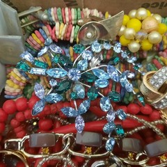 Vintage Junk Jewelry Lot Craft Harvest Repair Rhinestones And Wearable D1