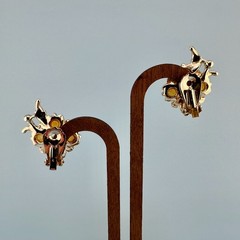 Vintage Earrings Thermoset Clover Flower Gold Tone Clip On Faux Seed Pearl