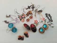 12 LOT G VINTAGE ESTATE PIERCED EARRINGS DANGLE HUGGIE CLOISONNE HEART FLORAL