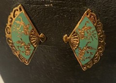 Vtg AMFARCO SIAM Thailand Goddess Gold Tone Green Enamel Fan Screw Back Earrings