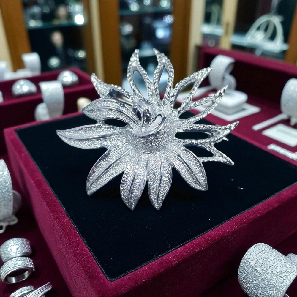 Silver Tone Flower Brooch Pin Statement Floral Elegant Vintage Style Gift