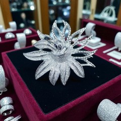 Silver Tone Flower Brooch Pin Statement Floral Elegant Vintage Style Gift