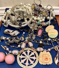 Vintage Estate Costume Jewelry Lot ! MONET, TRIFARI and more!