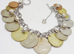VINTAGE COIN BRACELET COINS FROM AROUND THE WORLD CHARM BRACELET 8 IN