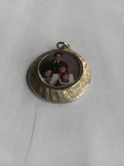 Vintage Pendant Charm Medallion Circle Round Photo Keepsake Gold Tone
