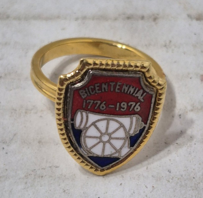 Vintage USA Bicentennial Ring Gumball Vending 1776-1976 200 Years America