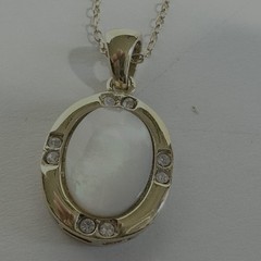 VTG Lady Remington Mother of Pearl & Rhinestone Pendant Necklace PAJ BB Chain