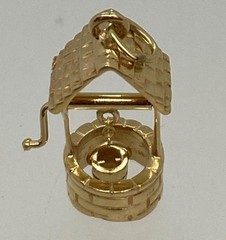 14k Yellow Gold Wishing Well Charm Articulated C31