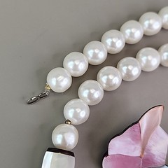 Vintage Lee Sands Beaded Necklace Pierced Earrings Set Latus Flower MOP White