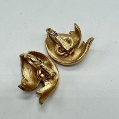 Trifari Mid Century Abstract Brooch Earrings Set Gold Tone Crown Trifari Mark