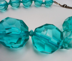 Aqua Teal Lucite Acrylic Faceted Graduated Bead Necklace Vintage