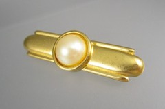Vtg MONET Brushed Matte Gold tone Metal Faux Pearl Art Deco Style Brooch Pin 843