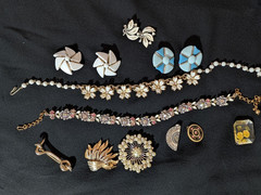 NICE VINTAGE JEWELRY LOT SIX PINS TWO NECKLACES THREE PAIR EARRINGS SEE!