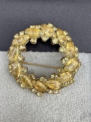 Vintage Rhinestone Brooch Gold Tone Wreath