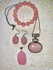 Lot 4 Pc Modern Jewelry CHUNKY ROSE QUARTZ Pendant Necklace Ears Bracelet Lot #9