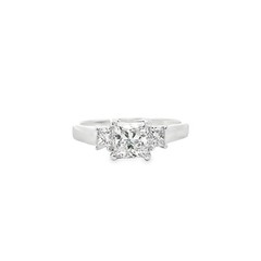 1.07 ct. Princess Cut White Diamond Platinum Ring 7.75US 6.13g.