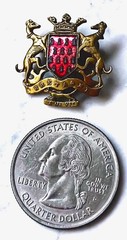 antique.BRETAGNE French COAT of ARMS brass & enamel PIN. ERMINE. A Ma Vie motto