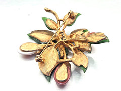 Vintage Swoboda Semi Precious Jade Pearl and Coral Gold tone Berry Brooch