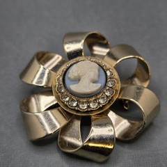 Vintage Unsigned Cameo Brooch Rhinestone Goldtone Flower Ribbon