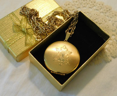 Vintage 12K Gold Filled Photo Locket Pendant Necklace 35.9 Grams