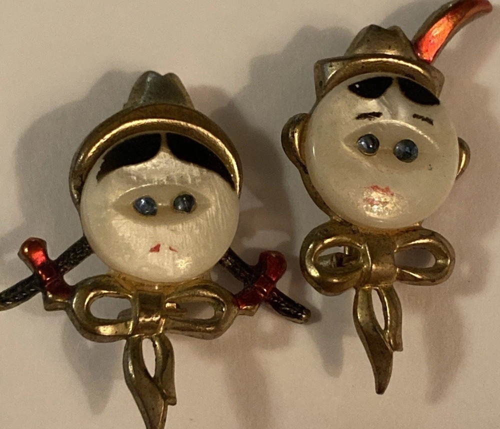 Vintage Pair 1949 Uncas Mfg Co Girl Boy Button Face Pins Brooch Set