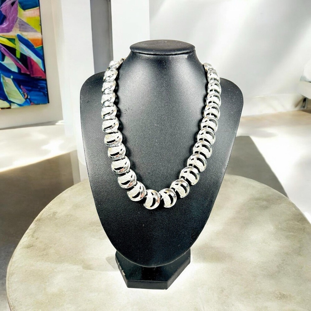 Vtg Silvertone Necklace Textured Crescent Link Chain Collar 18” Hook Closure