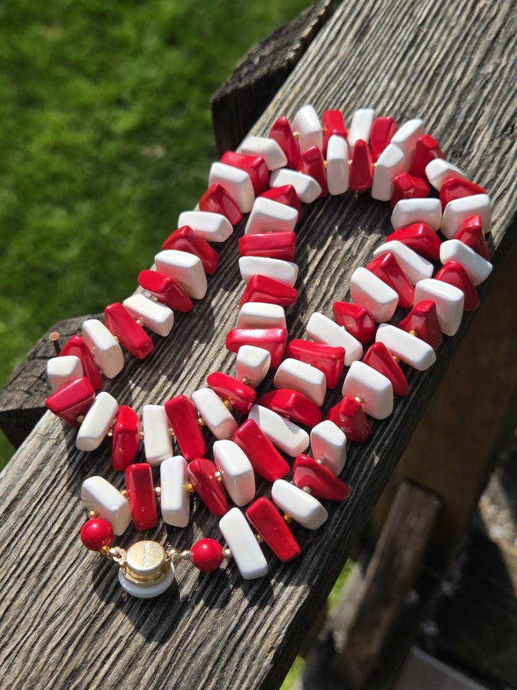 Vintage Hong Kong Plastic Faux Stone Beaded Necklace Coral Red White