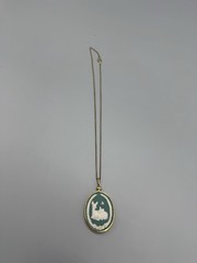 Franklin Mint Cameo Deer Mothers Day Pendant. 18 Inch Chain.