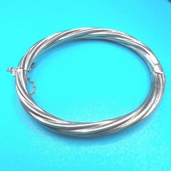 Vtg Sterling Silver Bangle Bracelet Oval 925 Twisted Hinged Safety Chain 6.5″