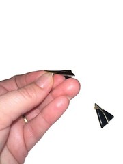 Vintage Unbranded Enamel & Goldtone Metal Pierced Earrings Black 1” Triangle