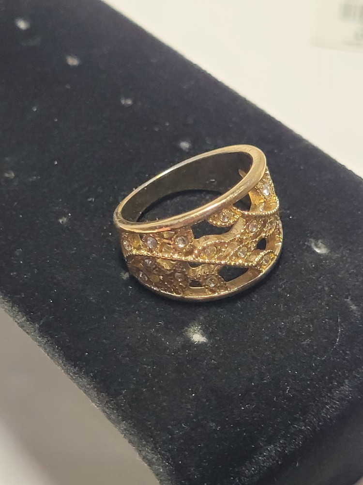 Vintage Goldtone Ring Floral Leaf Style Cocktail Band Clear Rhinestone Accents
