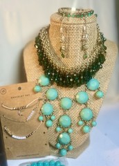 ☘️GREEN☘️Themed Lot-VTG to Mod Estate Jewelry Box 80+ Pieces/2.5+lbs