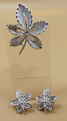 1960’s Sarah Coventry Ivy Leaf SIlver Tone Brooch & Clip Earrings Set