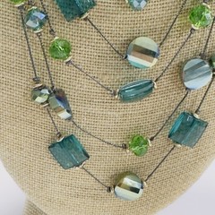 Necklace Green Blue Acrylic Glass Beads Black Wire Like Chain 11″ Faceted