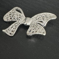 AAI Silver-tone Ribbon Bow Brooch Featuring Intricate Openwork Filigree Details.