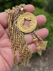Vintage Casual Corner Gold Tone 34″ Long Chain Necklace Celtic Pendant Dangle