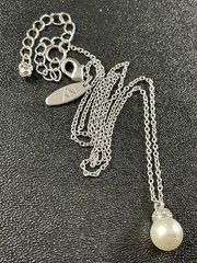 NY Signed Vintage Faux Pearl Pendent Necklace 17” Chain