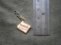 Pendleton The Real West OR Vtg Goldtone Enamel Travel Shield Bracelet Charm 1.1g