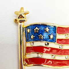 VTG American Flag Brooch Pin Gold Tone Red Blue Enamel Rhinestone Patriotic