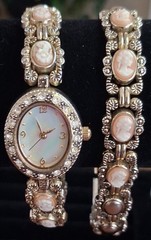 FMD Vintage Cameo Watch Bracelet Set Gold Tone MOP Face 7″ Adjustable Working