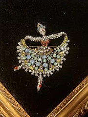 Vintage Luxury Crystal Shining Brooch Pin For Women Men Retro Antique Badge