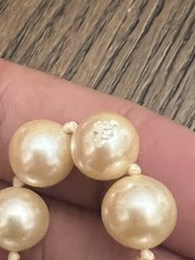 LES BERNARD FAUX PEARL GOLD TONE (WEAR NOTED) RAM HEAD CLASP NECKLACE 34IN LONG