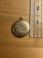 VTG 1/4 Gold GF Victorian Locket Engraved Monogram Pendant Photos 8.4g CQ&R
