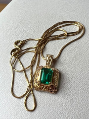 VINTAGE 10K/14K YELLOW GOLD EMERALD GREEN COLOR CZ PASTE ORNATE PENDANT NECKLACE