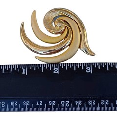 TONA – Large Vintage Signed Gold Toned Swirl Brooch